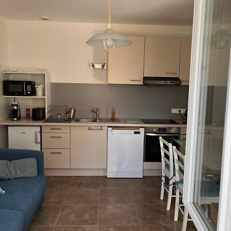 Aux 3 Domaines T2 Avec Terrasse Apartment Hyeres Exterior photo